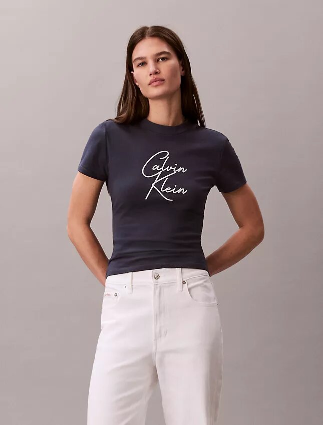 Camiseta ajustada con logotipo en relieve Camiseta ajustada con logotipo en relieve