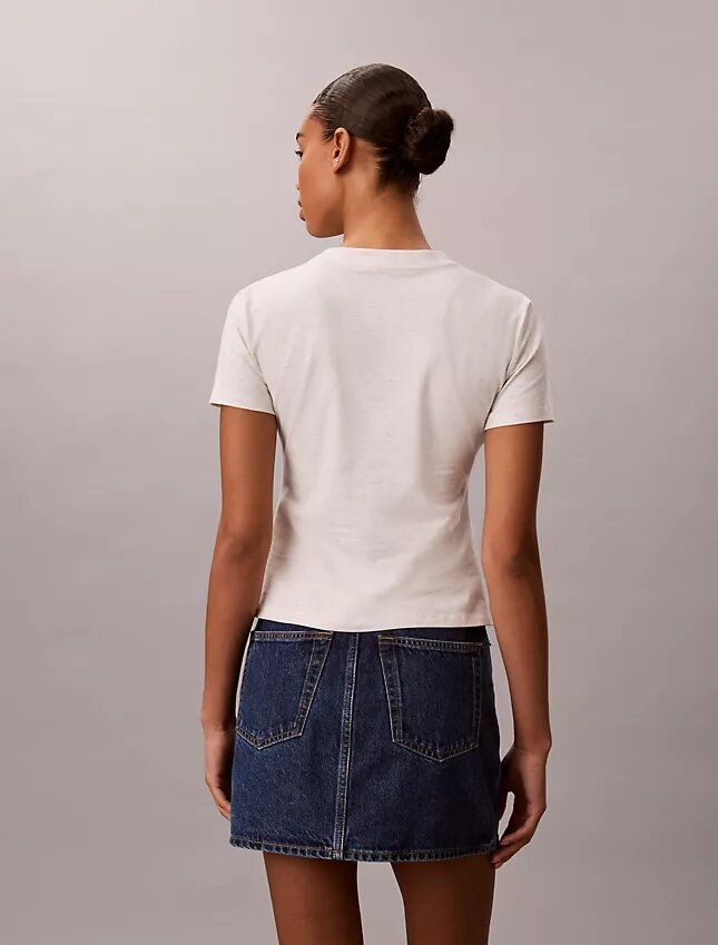 Camiseta ajustada con logotipo en relieve Camiseta ajustada con logotipo en relieve