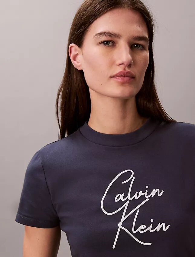 Camiseta ajustada con logotipo en relieve Camiseta ajustada con logotipo en relieve
