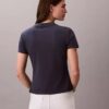 Camiseta ajustada con logotipo en relieve Camiseta ajustada con logotipo en relieve
