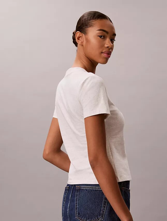Camiseta ajustada con logotipo en relieve Camiseta ajustada con logotipo en relieve