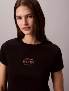 Camiseta ajustada de canalé con gráfico del logotipo