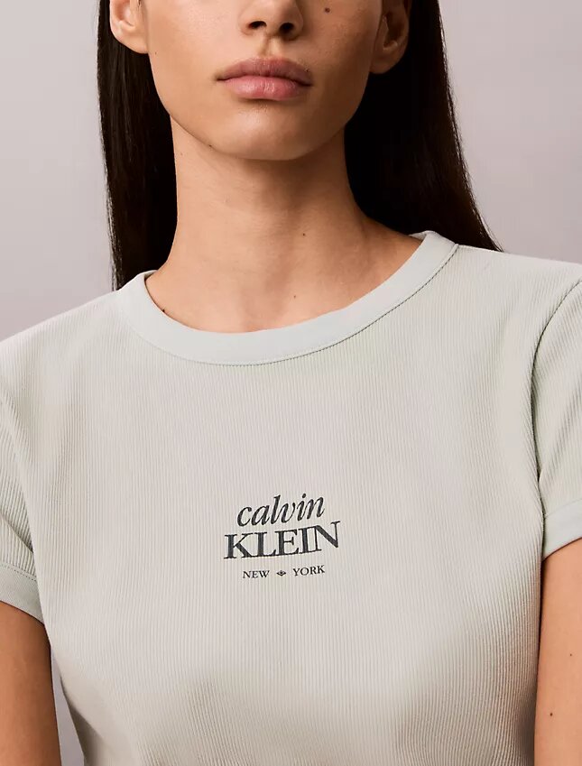 Camiseta ajustada de canalé con gráfico del logotipo Camiseta ajustada de canalé con gráfico del logotipo