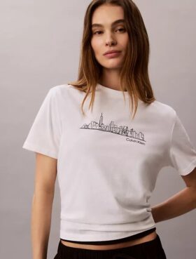 Camiseta clásica con diseño gráfico del paisaje urbano de Nueva York