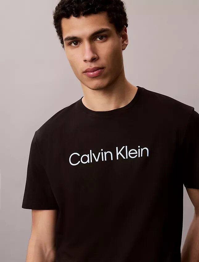 Camiseta clásica con el logotipo estándar Camiseta clásica con el logotipo estándar