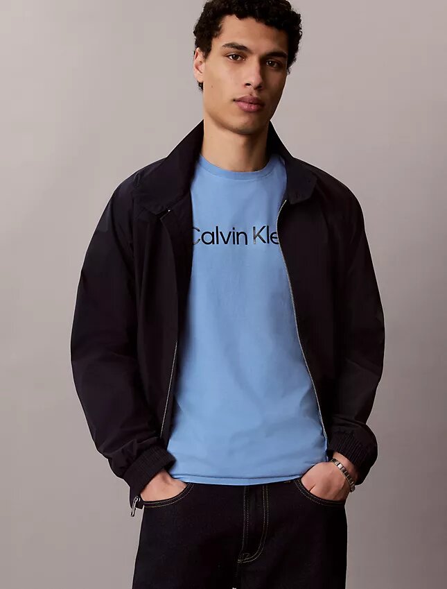 Camiseta clásica con el logotipo estándar Camiseta clásica con el logotipo estándar