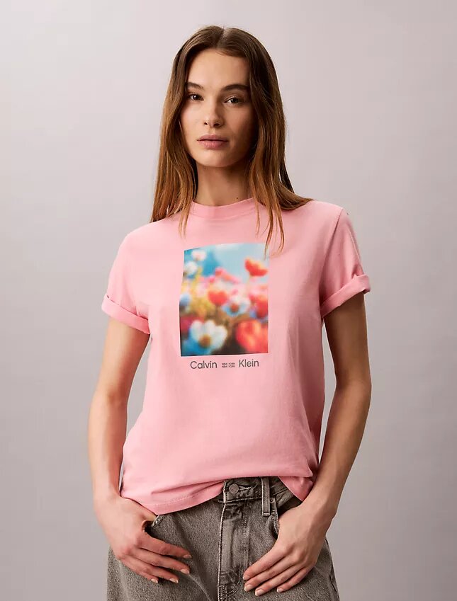 Camiseta clásica con estampado floral Camiseta clásica con estampado floral