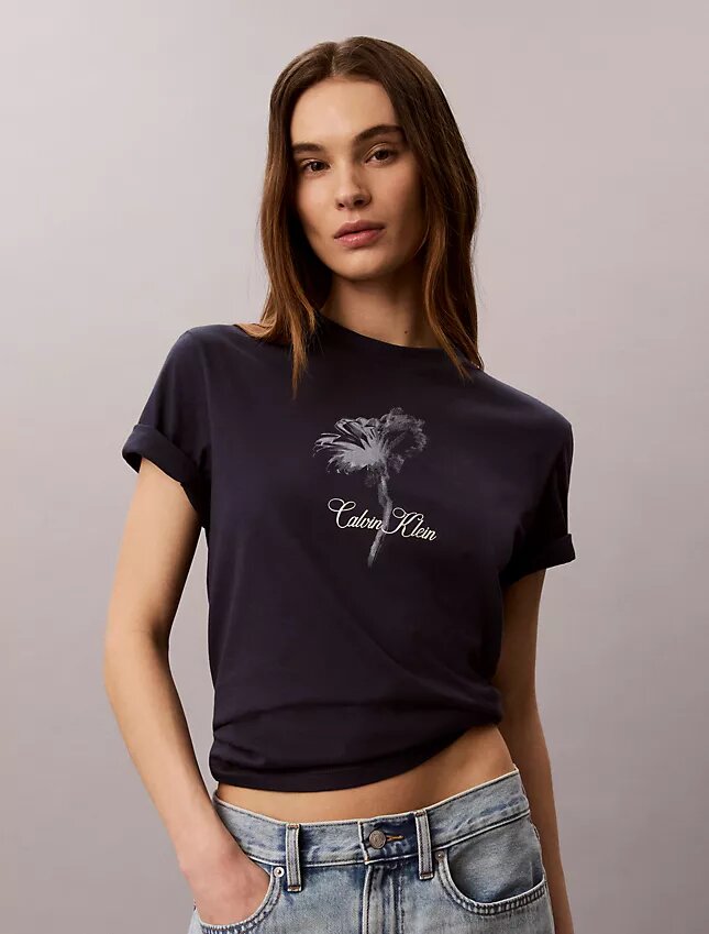 Camiseta clásica con estampado floral Camiseta clásica con estampado floral