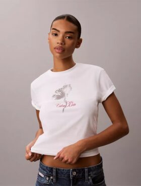 Camiseta clásica con estampado floral