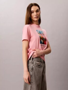 Camiseta clásica con estampado floral
