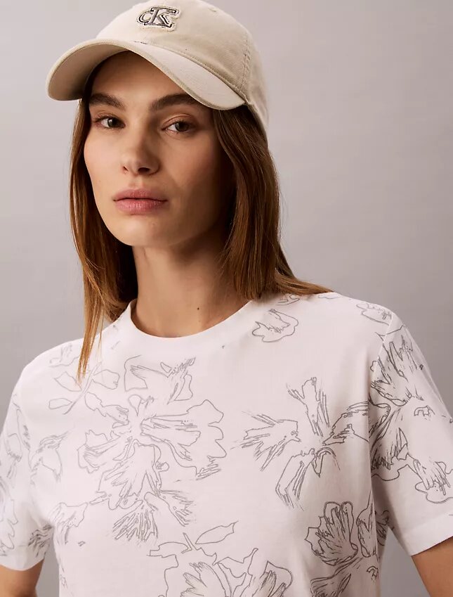 Camiseta clásica con estampado floral Camiseta clásica con estampado floral