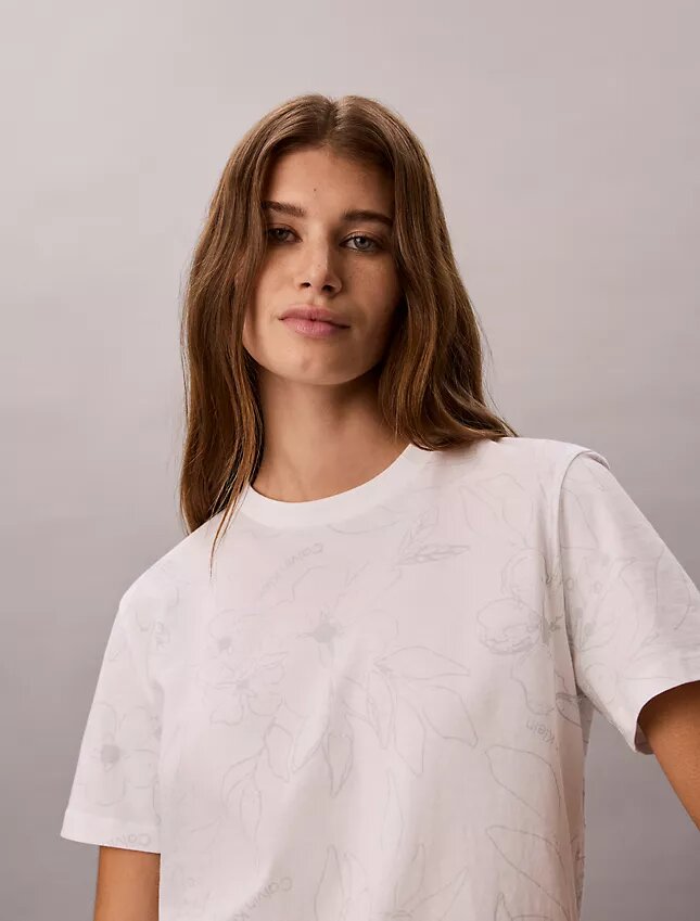 Camiseta clásica con estampado floral Camiseta clásica con estampado floral