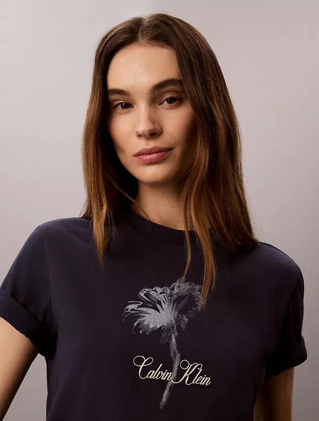 Camiseta clásica con estampado floral Camiseta clásica con estampado floral