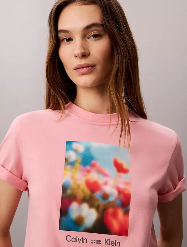 Camiseta clásica con estampado floral Camiseta clásica con estampado floral