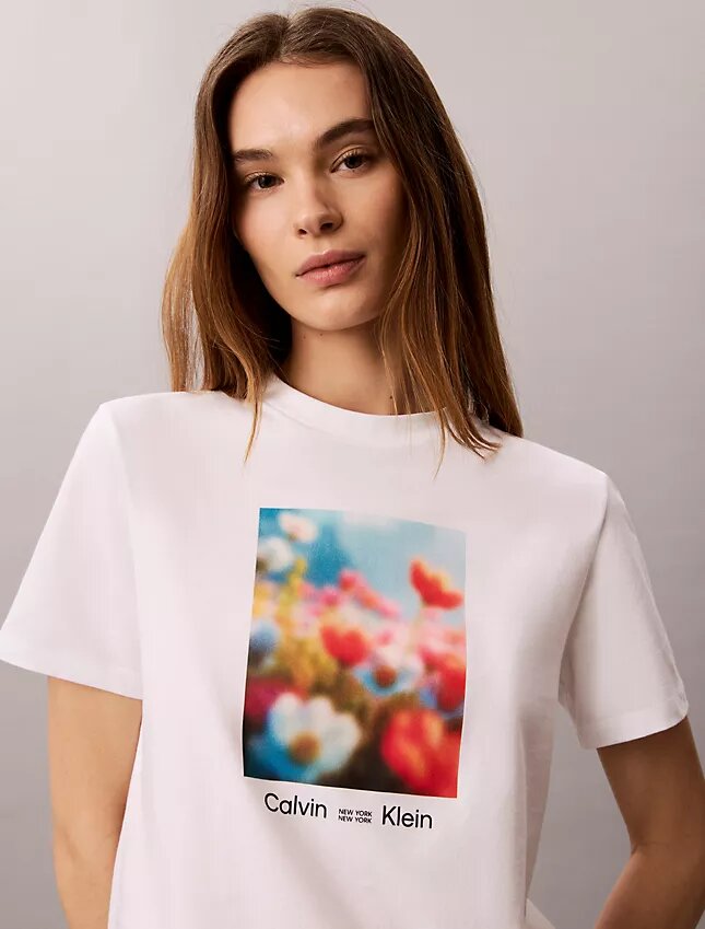Camiseta clásica con estampado floral Camiseta clásica con estampado floral