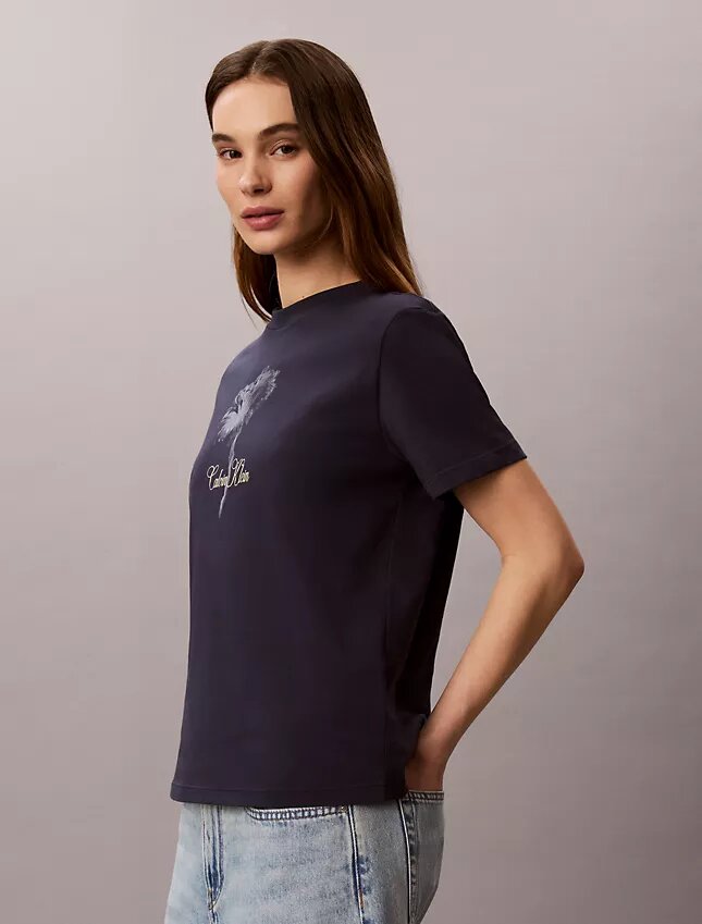 Camiseta clásica con estampado floral Camiseta clásica con estampado floral