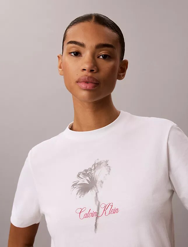 Camiseta clásica con estampado floral Camiseta clásica con estampado floral
