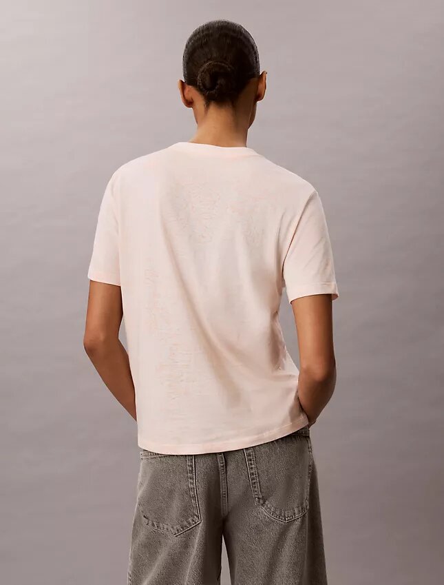 Camiseta clásica con estampado floral Camiseta clásica con estampado floral