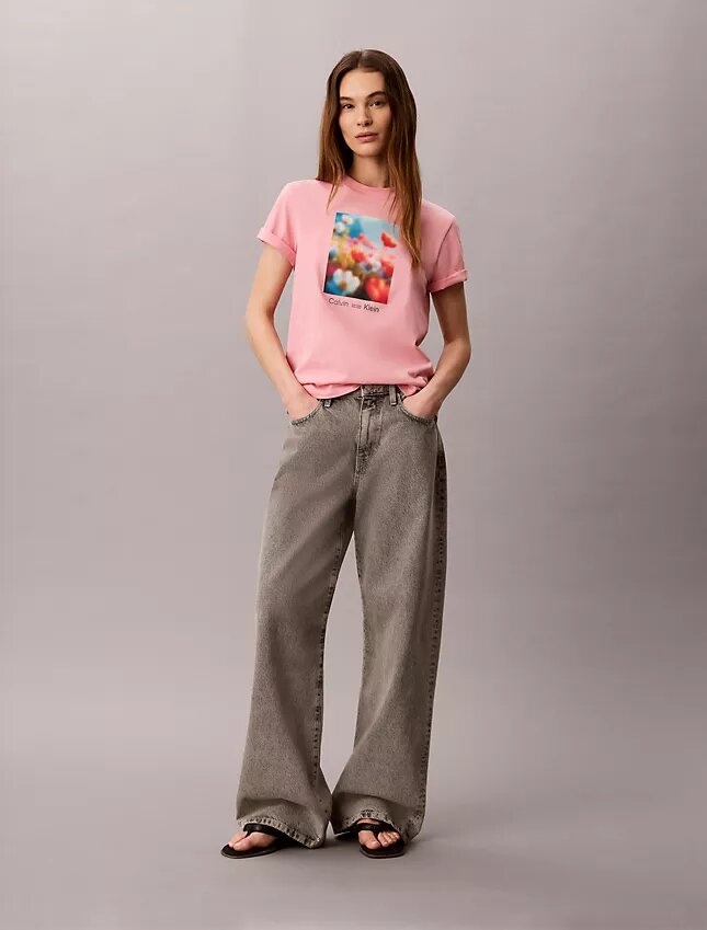 Camiseta clásica con estampado floral Camiseta clásica con estampado floral