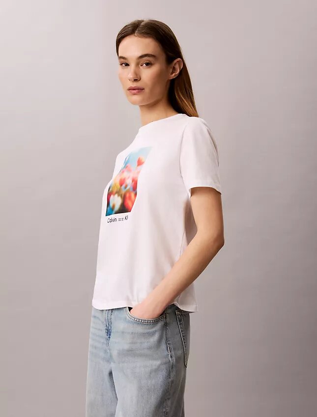 Camiseta clásica con estampado floral Camiseta clásica con estampado floral