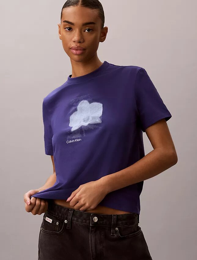 Camiseta clásica con estampado floral difuminado Camiseta clásica con estampado floral difuminado
