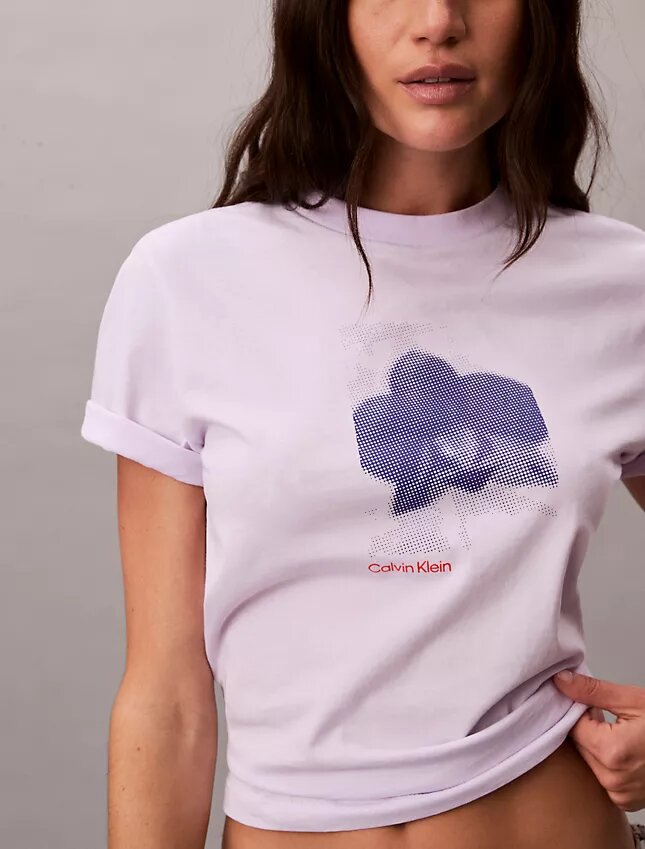 Camiseta clásica con estampado floral difuminado Camiseta clásica con estampado floral difuminado