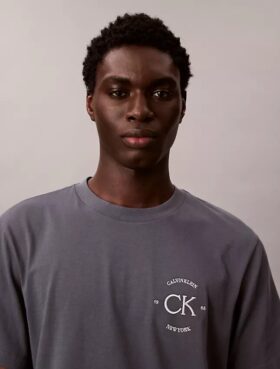 Camiseta clásica con gráfico de círculo con el logotipo