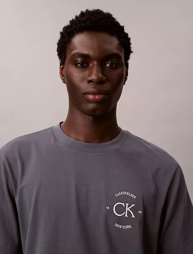 Camiseta clásica con gráfico de círculo con el logotipo Camiseta clásica con gráfico de círculo con el logotipo