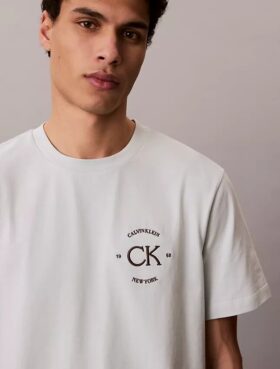 Camiseta clásica con gráfico de círculo con el logotipo