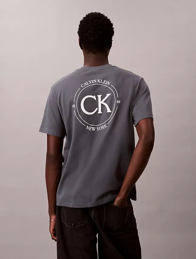 Camiseta clásica con gráfico de círculo con el logotipo Camiseta clásica con gráfico de círculo con el logotipo