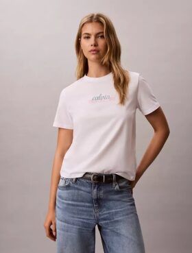 Camiseta clásica con gráfico de logotipo en capas