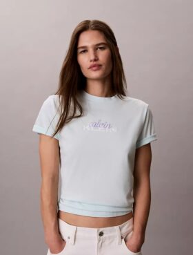 Camiseta clásica con gráfico de logotipo en capas