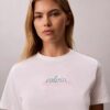 Camiseta clásica con gráfico de logotipo en capas Camiseta clásica con gráfico de logotipo en capas