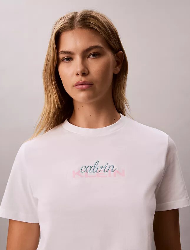 Camiseta clásica con gráfico de logotipo en capas Camiseta clásica con gráfico de logotipo en capas