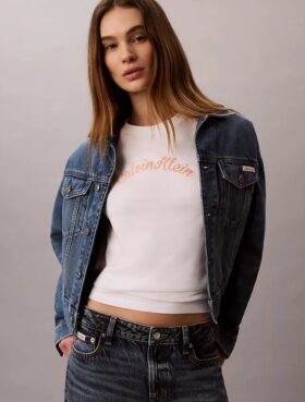 Camiseta clásica con gráfico de logotipo en fieltro