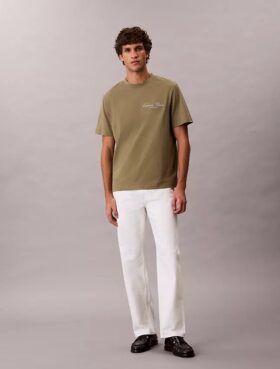 Camiseta clásica con gráfico de logotipo en letra pequeña