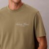 Camiseta clásica con gráfico de logotipo en letra pequeña