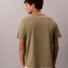 Camiseta clásica con gráfico de logotipo en letra pequeña