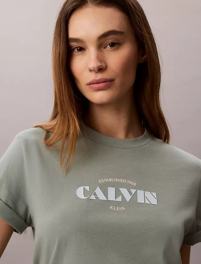 Camiseta clásica con gráfico de logotipo en negrita Camiseta clásica con gráfico de logotipo en negrita