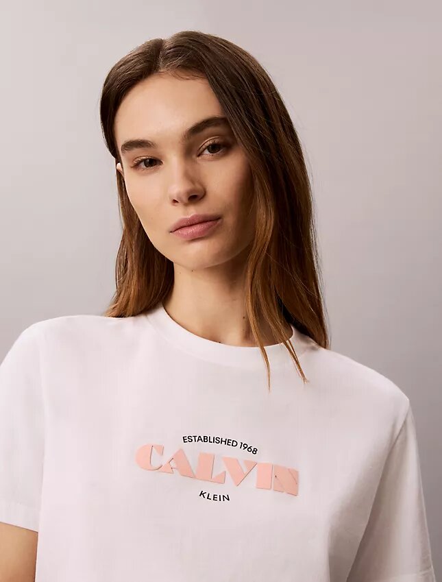 Camiseta clásica con gráfico de logotipo en negrita Camiseta clásica con gráfico de logotipo en negrita