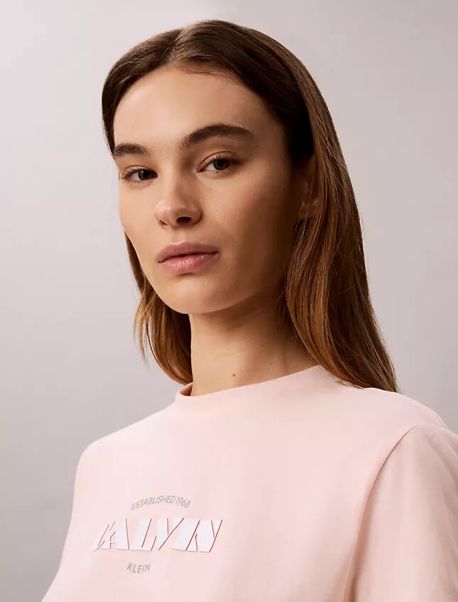 Camiseta clásica con gráfico de logotipo en negrita Camiseta clásica con gráfico de logotipo en negrita