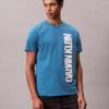 Camiseta clásica con gráfico del logotipo vertical Camiseta clásica con gráfico del logotipo vertical