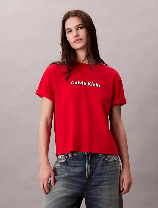Camiseta clásica con logotipo bordado Camiseta clásica con logotipo bordado