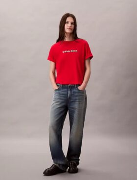 Camiseta clásica con logotipo bordado