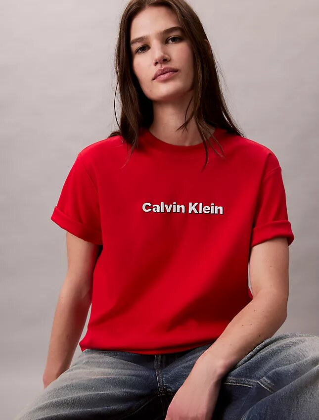 Camiseta clásica con logotipo bordado Camiseta clásica con logotipo bordado