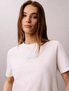 Camiseta clásica con logotipo Calvin Script