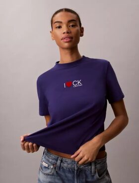 Camiseta clásica con logotipo de corazón