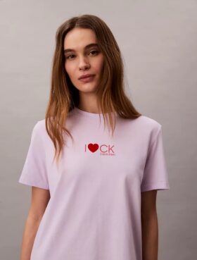 Camiseta clásica con logotipo de corazón