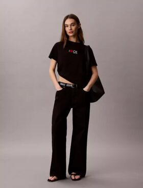 Camiseta clásica con logotipo de corazón
