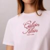 Camiseta clásica con logotipo en letra cursiva Camiseta clásica con logotipo en letra cursiva